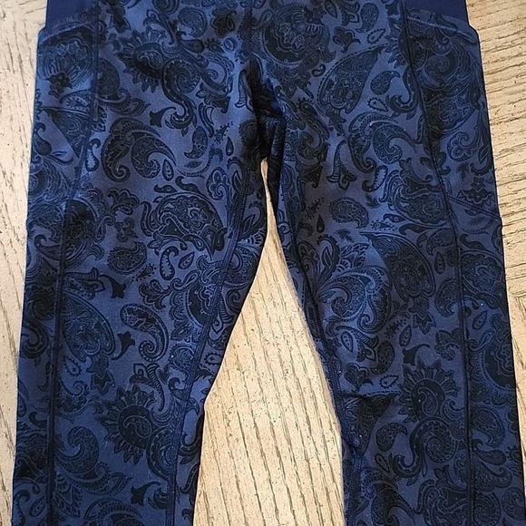 Lululemon size 6 blue Paisley print jogger leggings - Picture 4 of 14